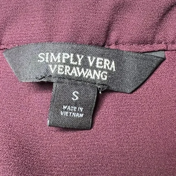 Simply Vera Vera Wang Womens Size Small Burgundy Blouse Pleated V-Neck Roll Tab - Picture 4 of 11